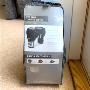 Brand new Everlast men’s boxing gloves